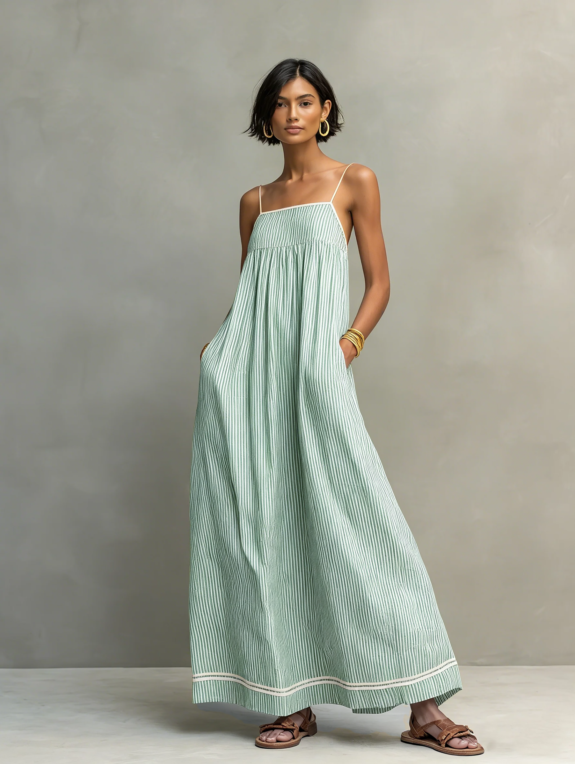 Vestido largo minimalista a rayas con ribete y tirantes finos
