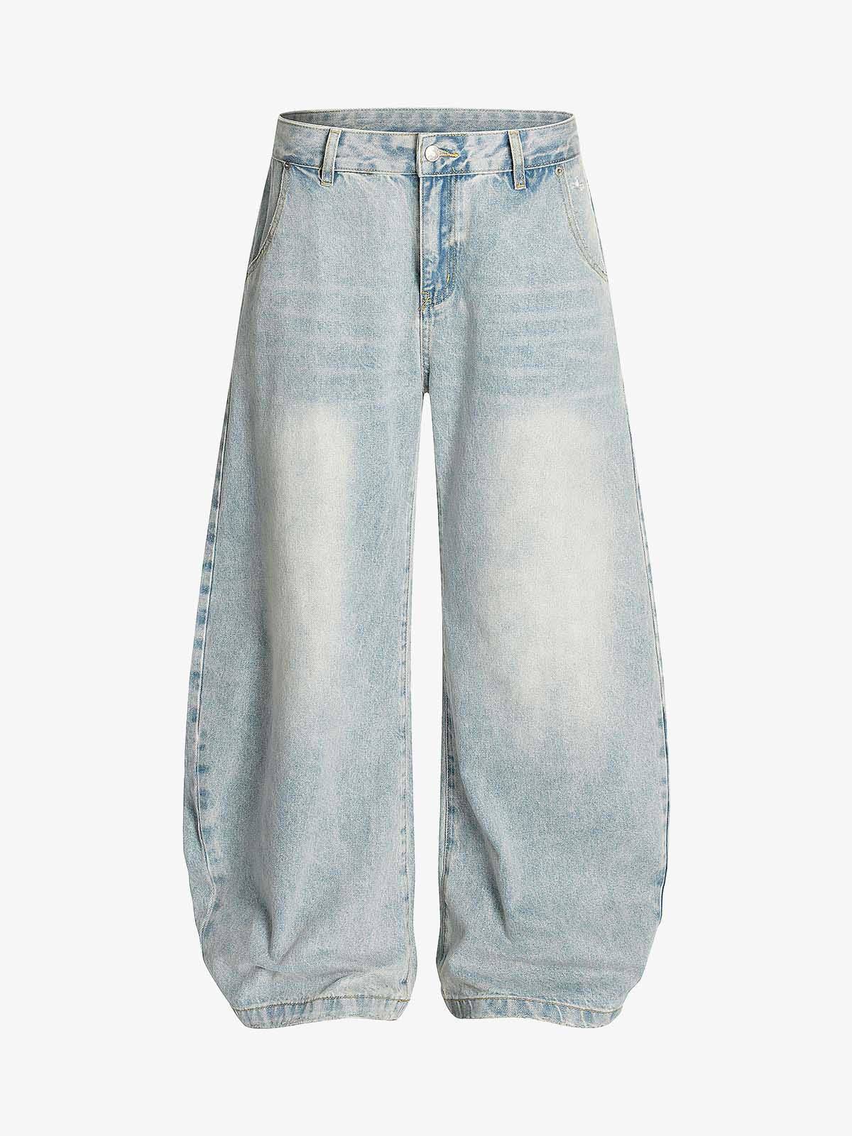 Jeans de mezclilla lavada y desgastada con corte recto