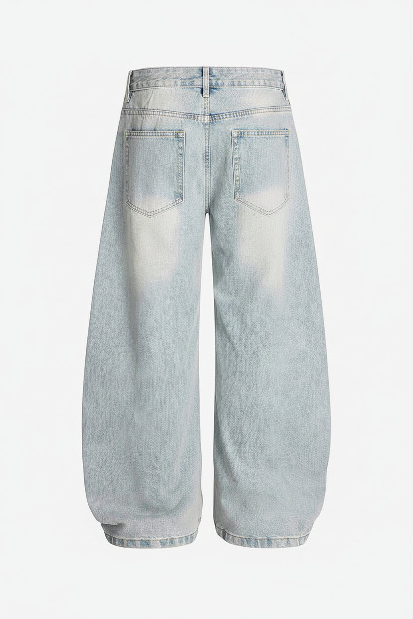 Jeans de mezclilla lavada y desgastada con corte recto